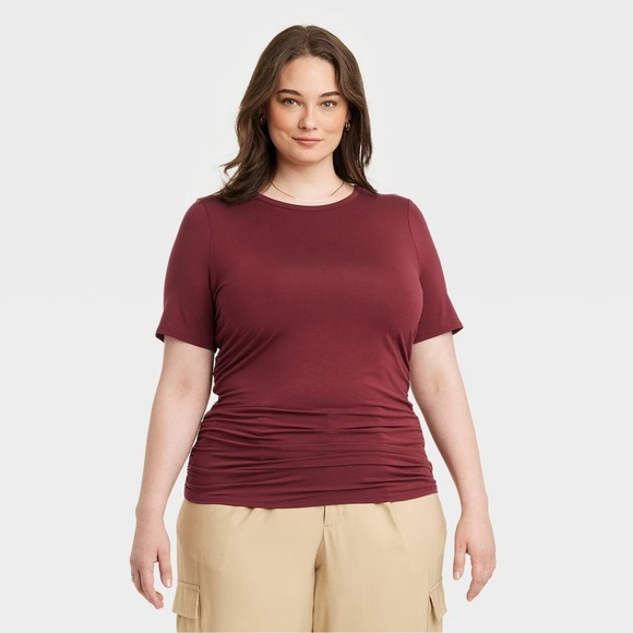 🍁 A New Day Red Fitted Ruched Short Sleeve Tee Burgundy - Picture 1 of 4